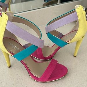 Kenneth Cole zip up heels - NEVER WORN